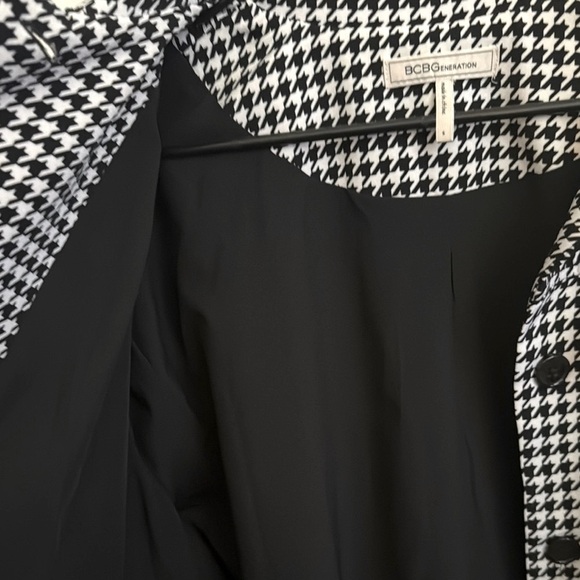 BCBGeneration Houndstooth Shacket - Picture 7 of 8